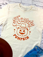 Load image into Gallery viewer, Howdy pumpkin Tee
